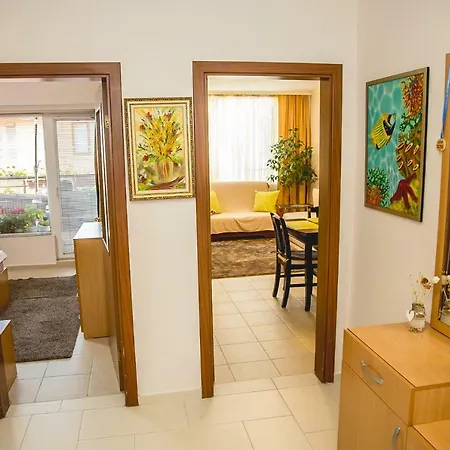 Apartment Private 2-bdr Apt. + Parking Near Lazur Stadium *