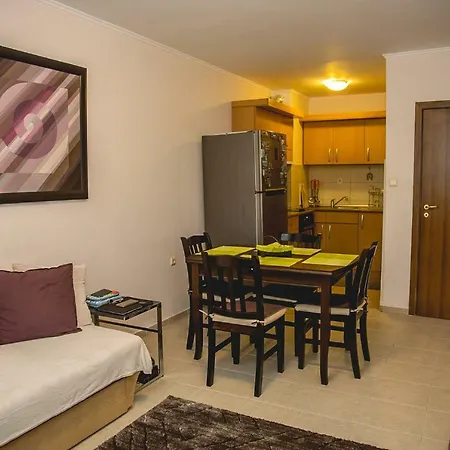 Apartment Private 2-bdr Apt. + Parking Near Lazur Stadium