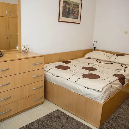 Apartment Private 2-bdr Apt. + Parking Near Lazur Stadium