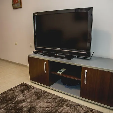 Apartment Private 2-bdr Apt. + Parking Near Lazur Stadium *
